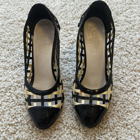 COPY - 🖤Chanel CC Pumps - Picture 8 of 17